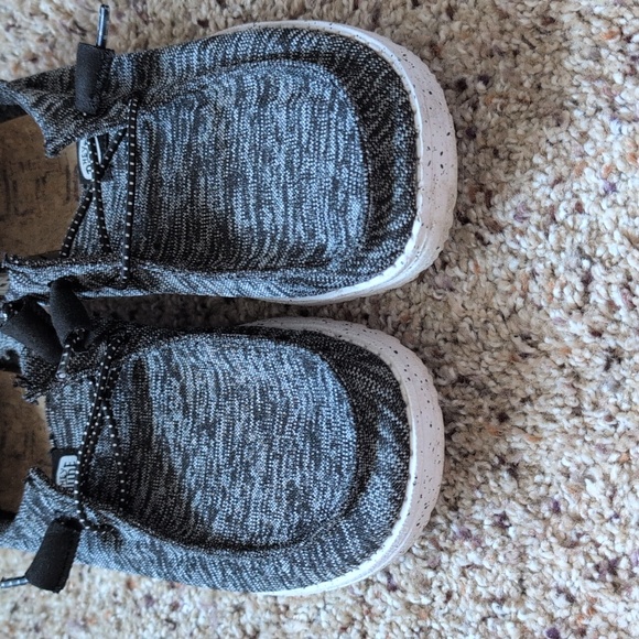 Hey Dude Casual Shoes Sz 7 - Picture 2 of 11